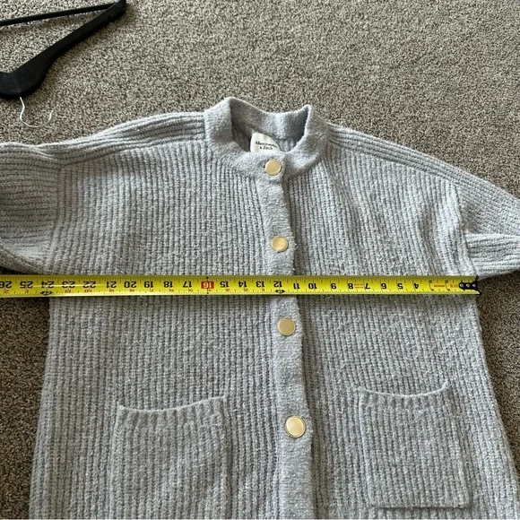 Abercrombie & Fitch Relaxed Hardware Crew Cardigan Sweater - Picture 10 of 11